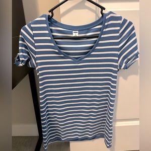 Like new Old Navy top. Size M.